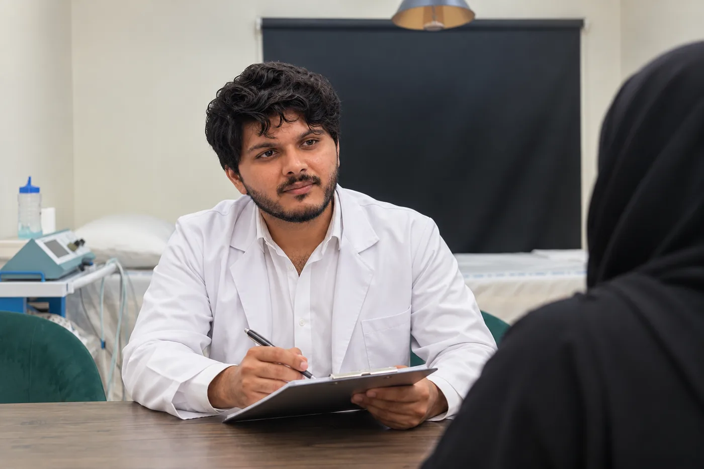 Knee Load Management at WHPT Pakistan WHPT Pakistan physiotherapist in Bahria Town Lahore planning knee activity progression